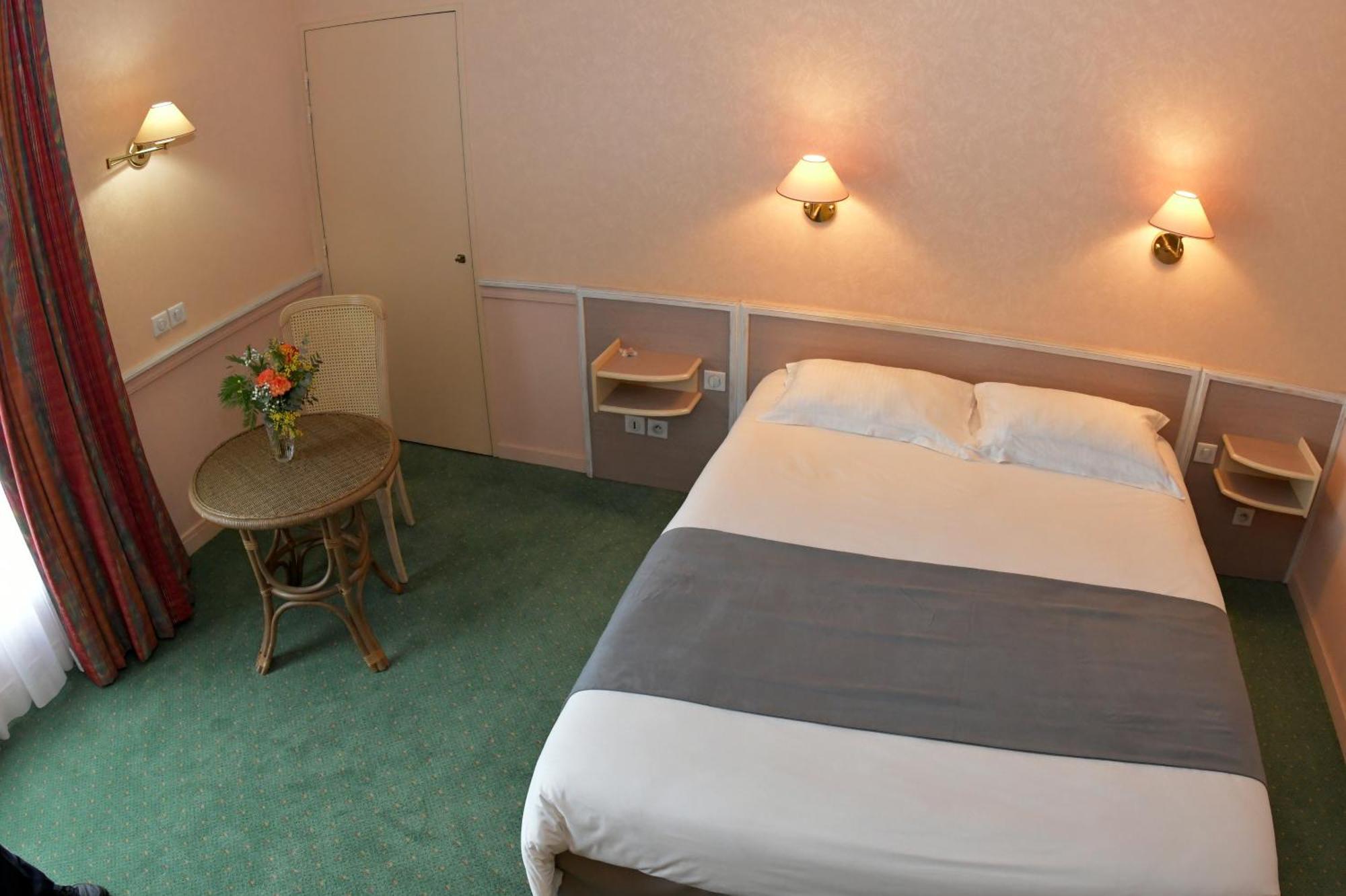 Logis Lyon Est Porte De L'ain 4* Saint-Maurice-de-Beynost