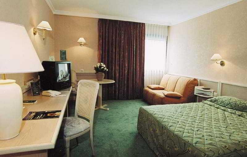 Logis Lyon Est Porte De L'ain Hotel
