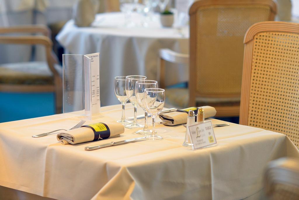 Hotel Logis Lyon Est Porte De L'ain 4*