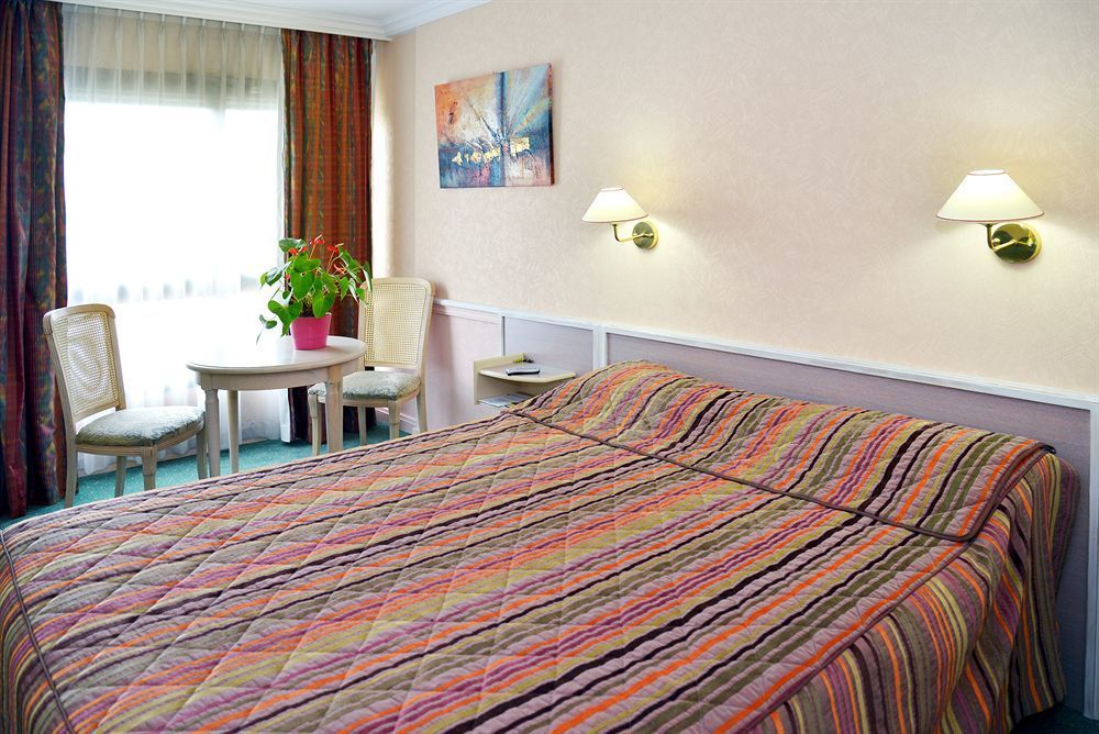 Hotel Logis Lyon Est Porte De L'ain