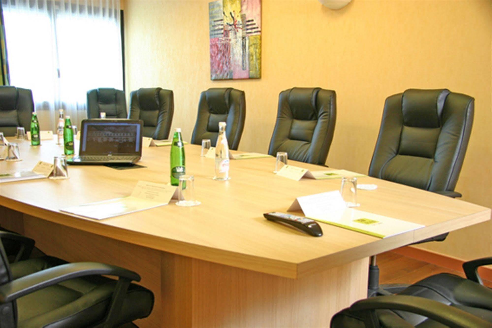 Logis Lyon Est Porte De L'ain Hotel Saint-Maurice-de-Beynost