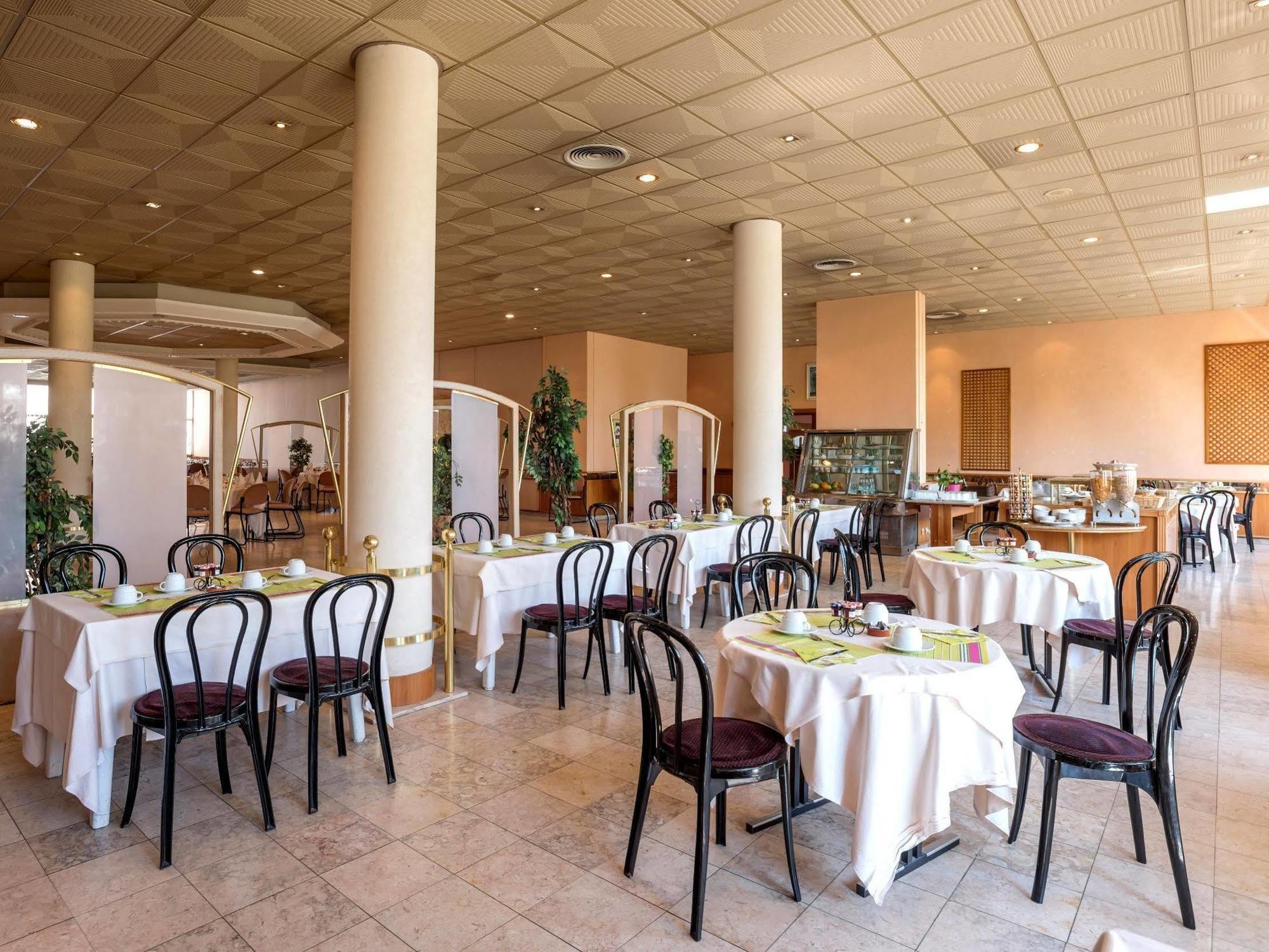 Logis Lyon Est Porte De L'ain 4* Saint-Maurice-de-Beynost