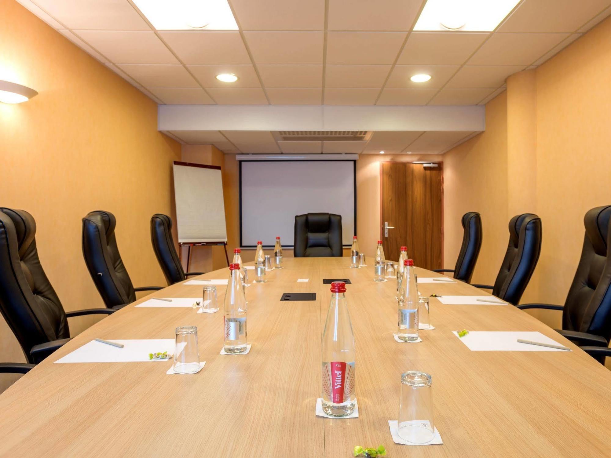 Logis Lyon Est Porte De L'ain 4* Saint-Maurice-de-Beynost