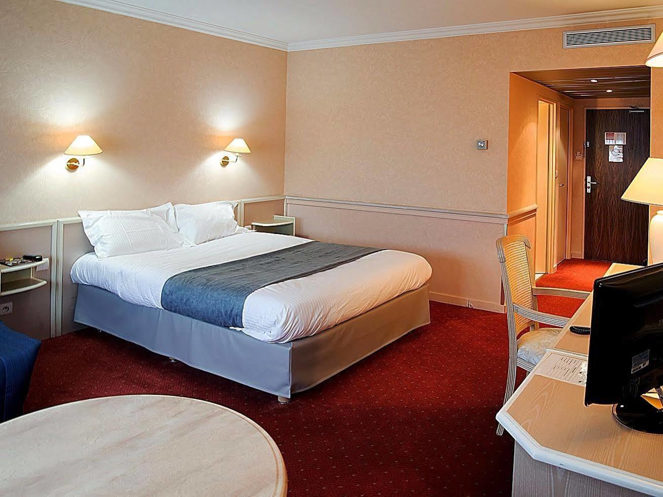 Hotel Logis Lyon Est Porte De L'ain