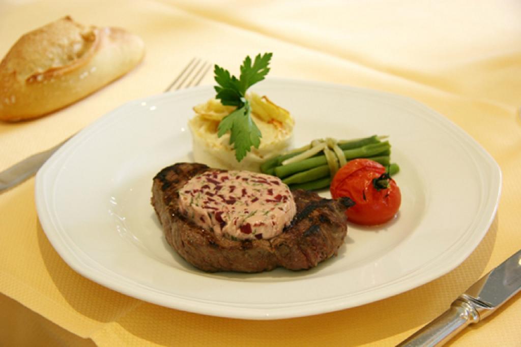 Hotel Logis Lyon Est Porte De L'ain 4*