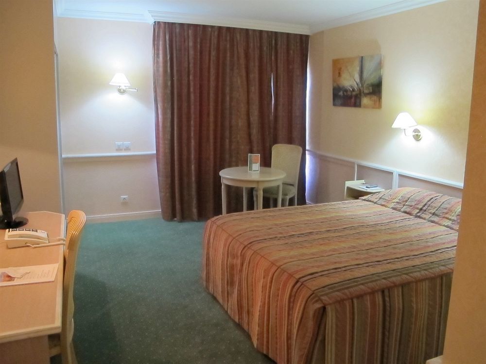 Logis Lyon Est Porte De L'ain 4*