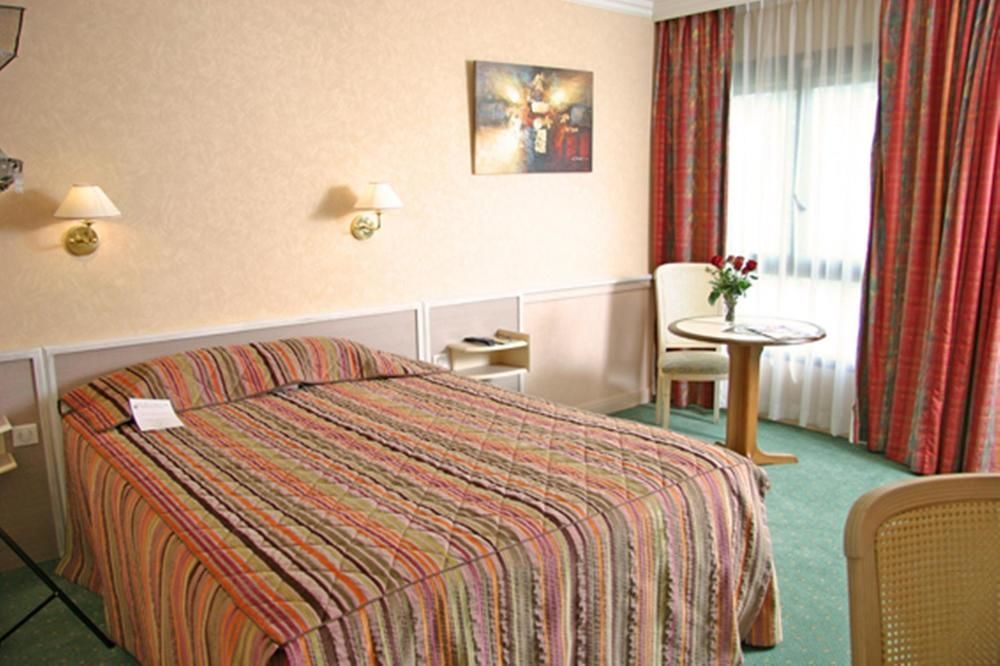 Logis Lyon Est Porte De L'ain 4*
