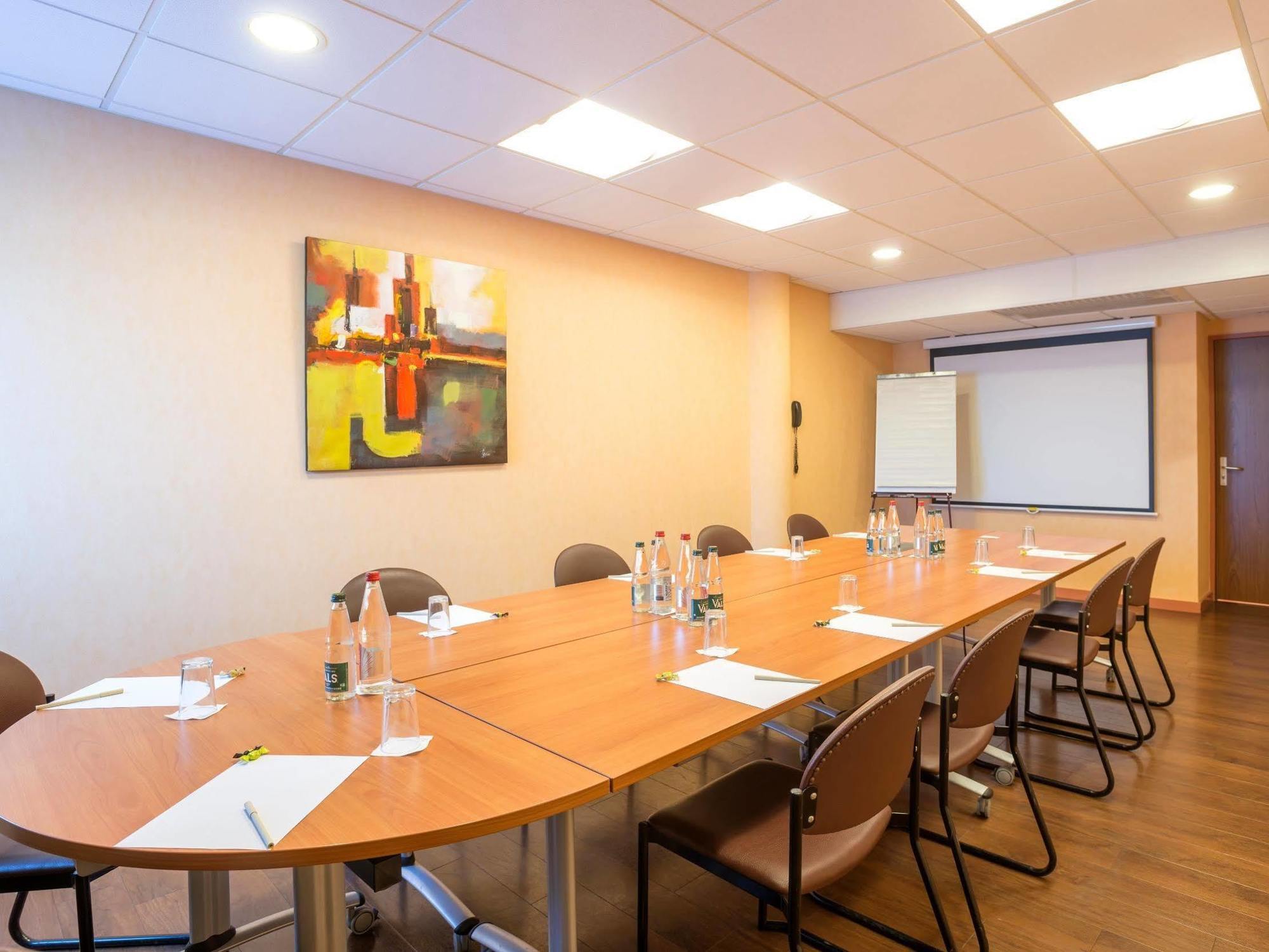Logis Lyon Est Porte De L'ain 4* Saint-Maurice-de-Beynost